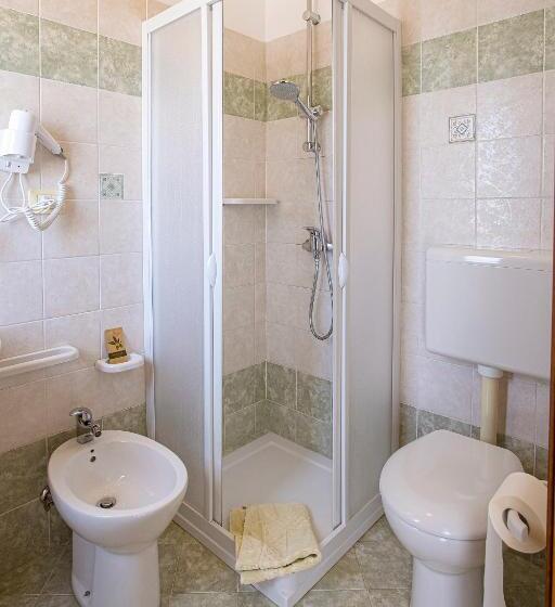 חדר אקונומי, Aia Grande