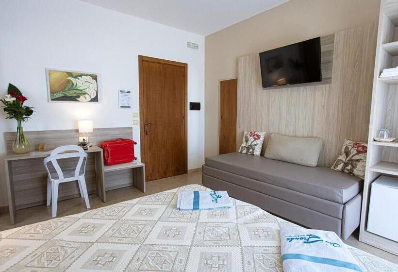 חדר סטנדרט לשלושה, Aia Grande