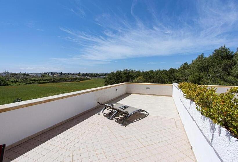 חדר סטנדרט לשלושה, Aia Grande