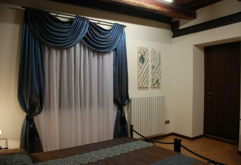 غرفة قياسية, Palazzo Bonfranceschi