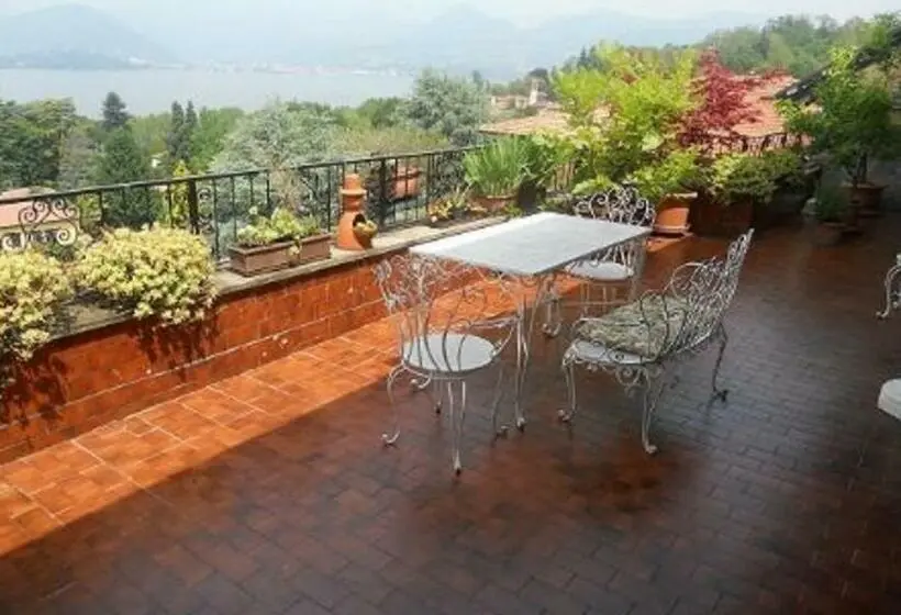 レイクビュースタンダードルーム, Terrazza Con Vista Grande