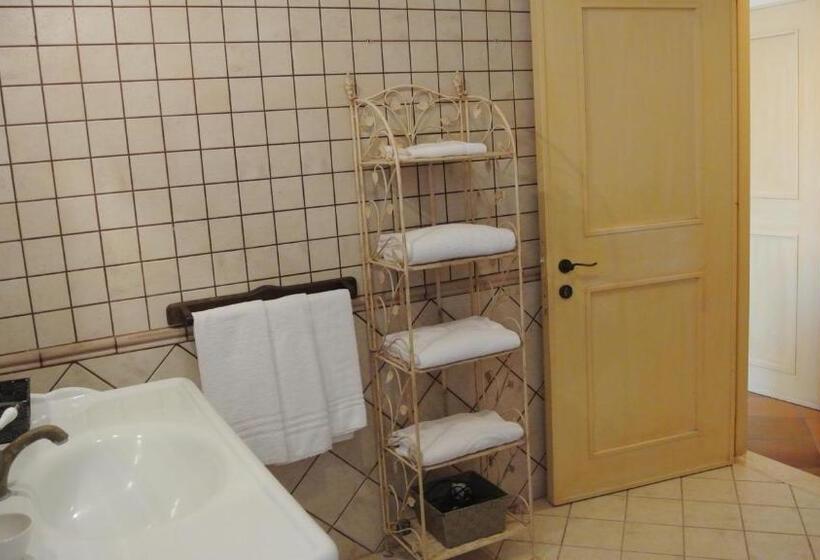 デラックストリプルルーム, Villa Carlotta Resort