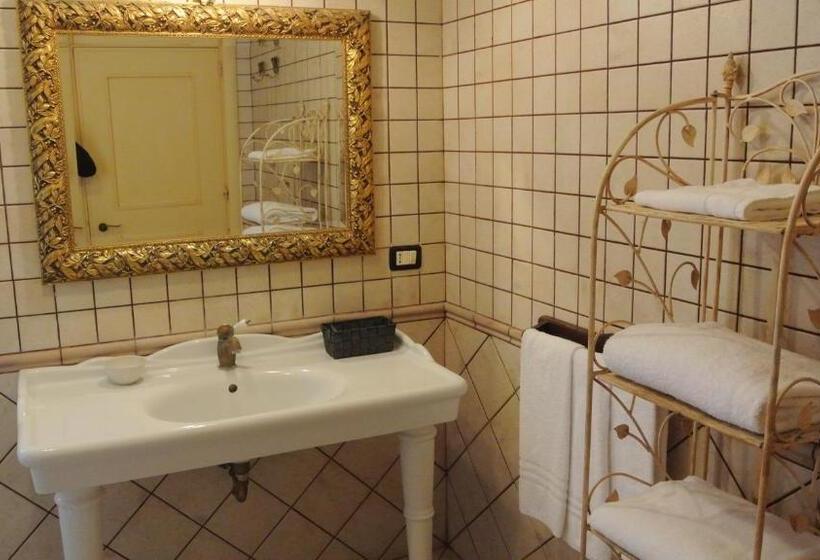 デラックストリプルルーム, Villa Carlotta Resort