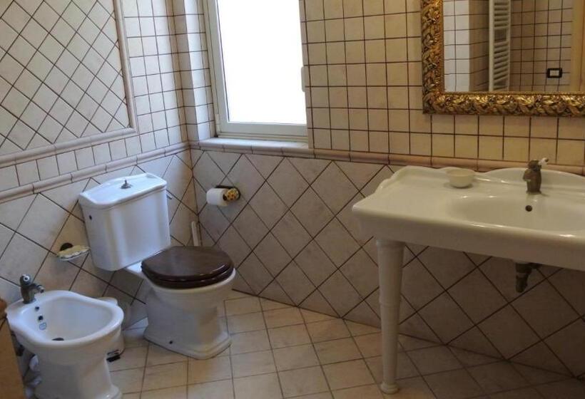 اتاق لوکس سه تخته, Villa Carlotta Resort