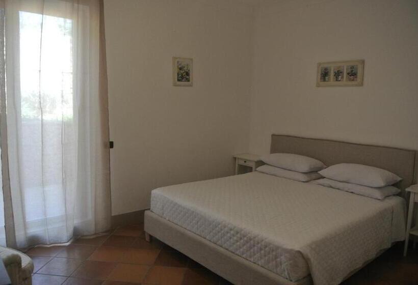 디럭스 트리플 룸, Villa Carlotta Resort