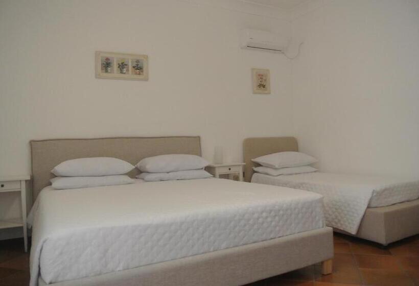 디럭스 트리플 룸, Villa Carlotta Resort