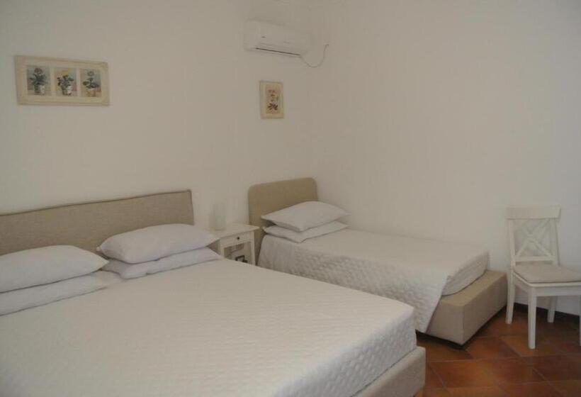 اتاق لوکس سه تخته, Villa Carlotta Resort