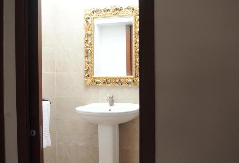 4인용 스탠다드 룸, Villa Carlotta Resort