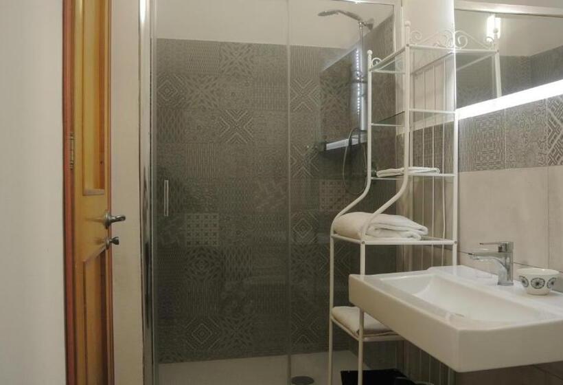 디럭스 룸, Villa Carlotta Resort