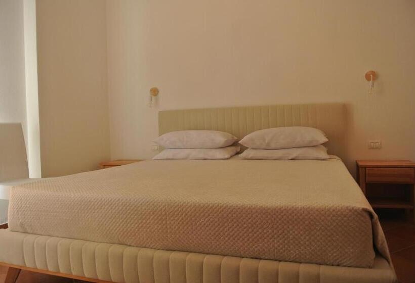 디럭스 룸, Villa Carlotta Resort