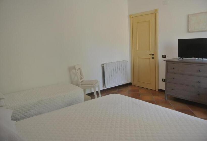 디럭스 트리플 룸, Villa Carlotta Resort