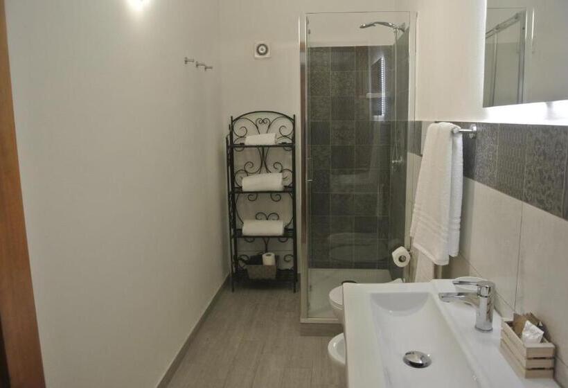 デラックストリプルルーム, Villa Carlotta Resort