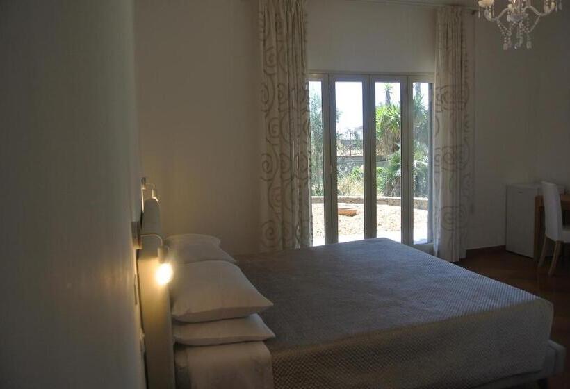 デラックストリプルルーム, Villa Carlotta Resort