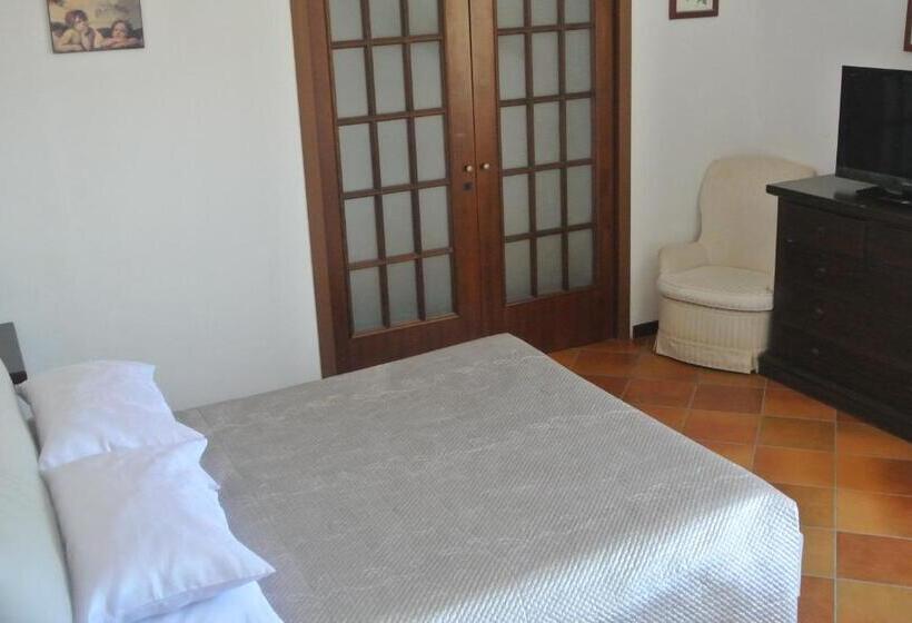 4인용 스탠다드 룸, Villa Carlotta Resort