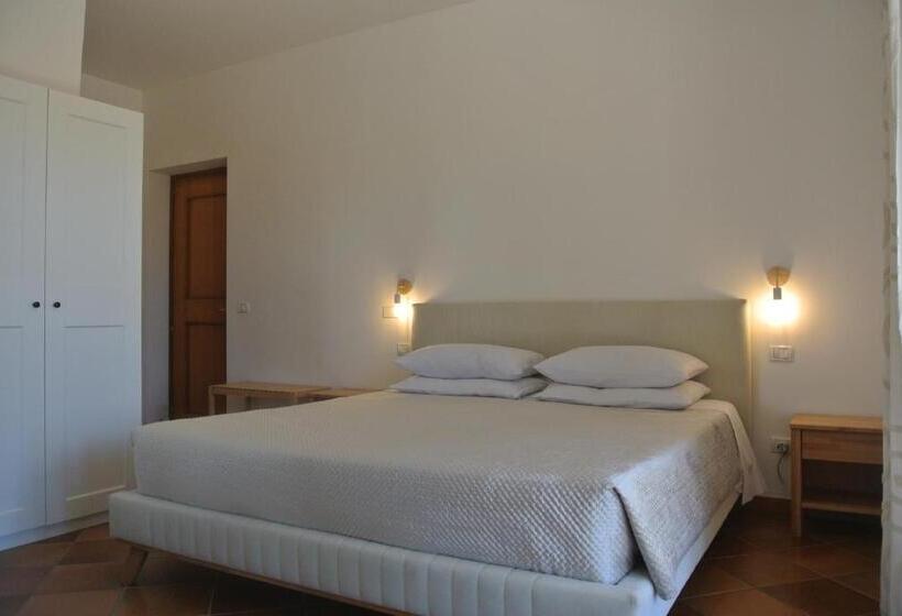 디럭스 트리플 룸, Villa Carlotta Resort