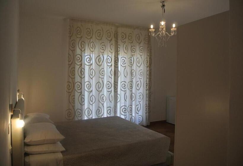 デラックストリプルルーム, Villa Carlotta Resort