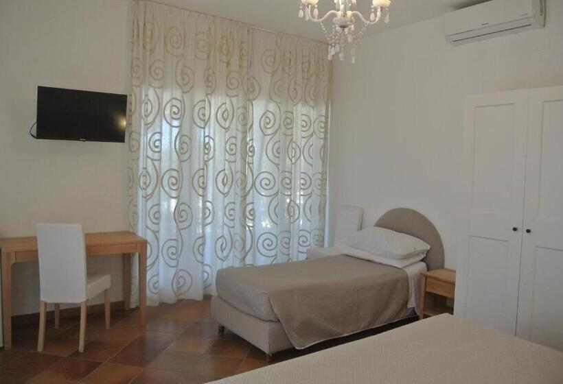 디럭스 트리플 룸, Villa Carlotta Resort