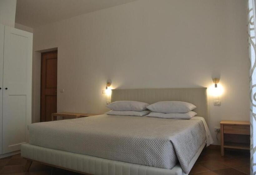 디럭스 트리플 룸, Villa Carlotta Resort