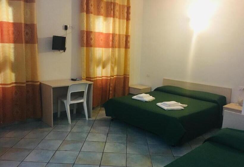 غرفة قياسية ثلاثية, Albergo Villamarina