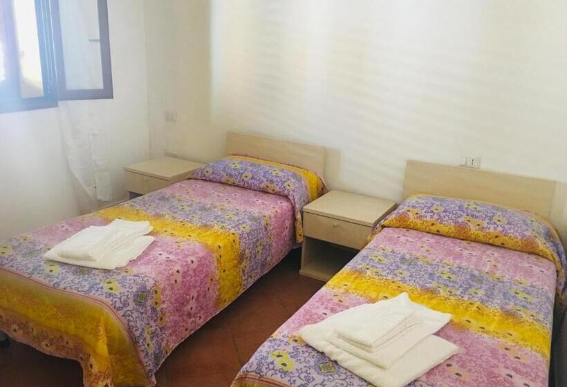 غرفة قياسية رباعية, Albergo Villamarina