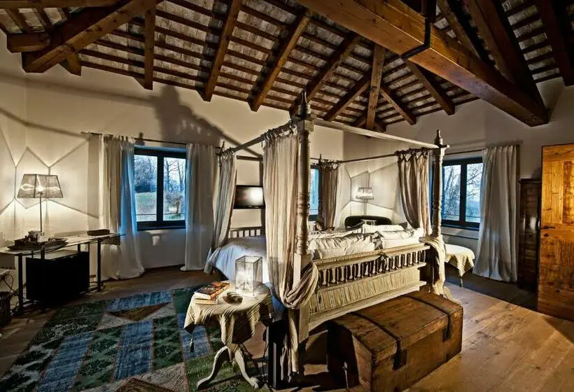 اتاق لوکس با چشم‌انداز باغ, Castello Di Buttrio