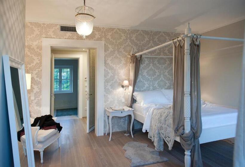 اتاق لوکس با چشم‌انداز باغ, Castello Di Buttrio