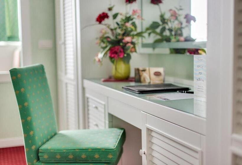 小型套房, Estense