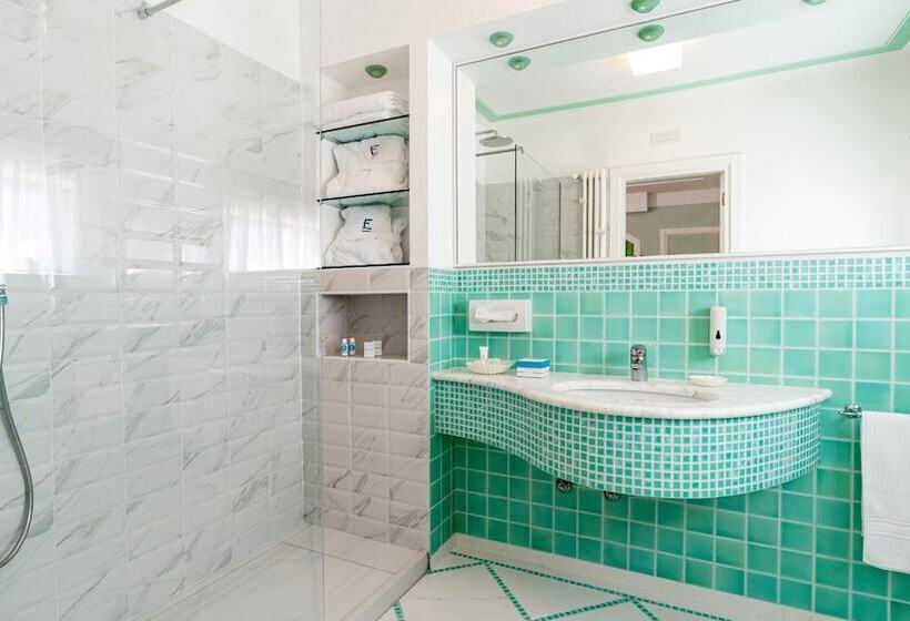 小型套房, Estense