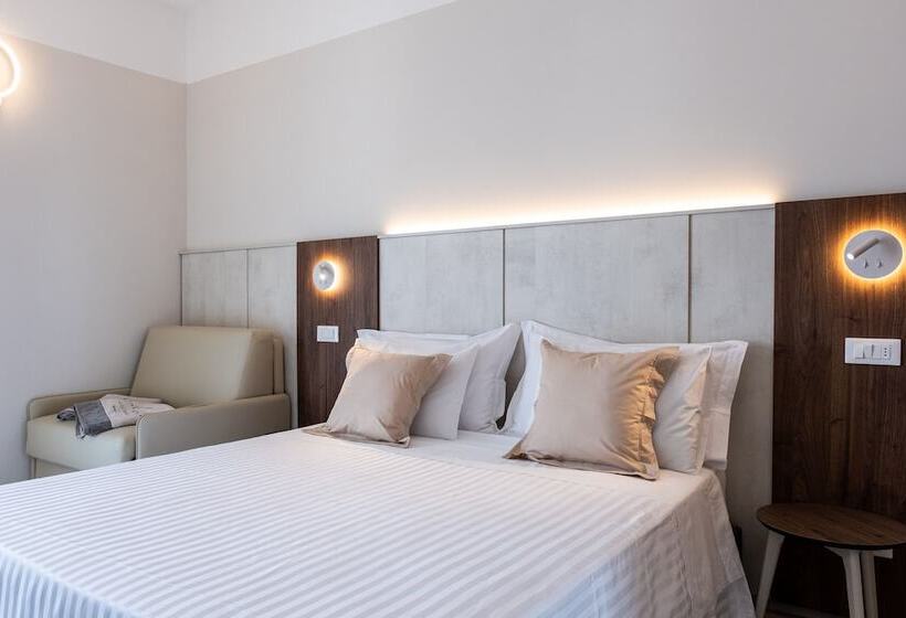 四人标准间, Estense