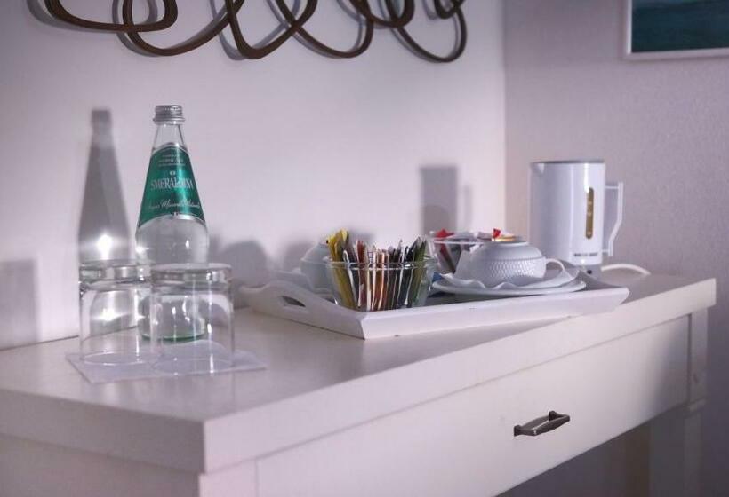 سوئیت جونیور با تراس, Smart Suite & Apartments