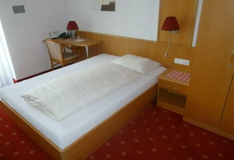 Standard Yhden Hengen Huone, Waldrast