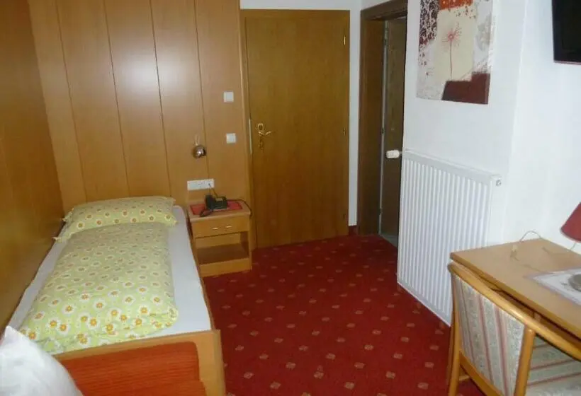 Standard Yhden Hengen Huone, Waldrast