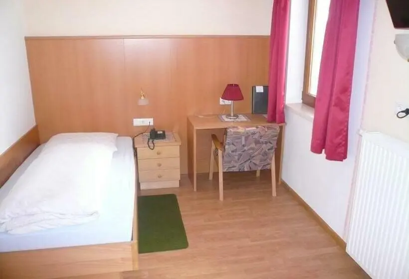 Standard Yhden Hengen Huone, Waldrast
