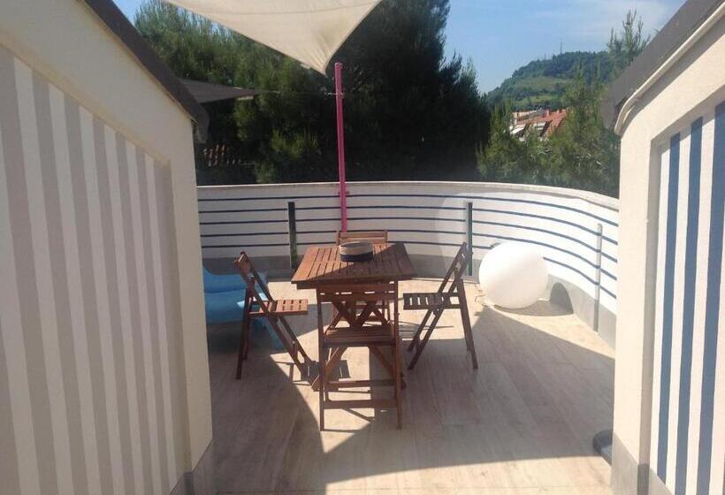 غرفة قياسية رباعية, A Casa Di Lolu