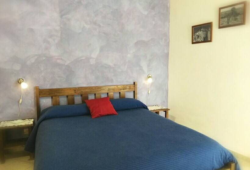 חדר סופריור לשלושה, Cloris Guest House