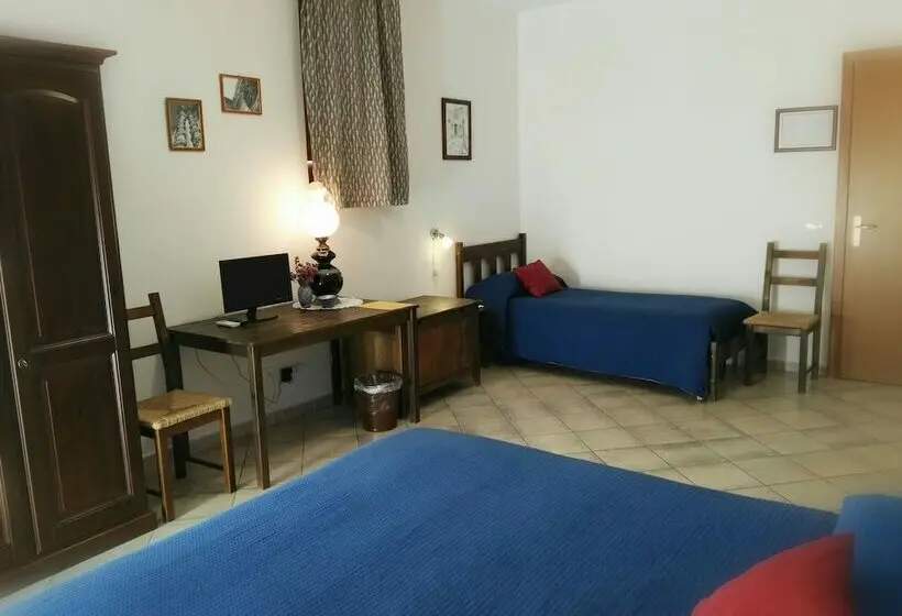スーペリアトリプルルーム, Cloris Guest House