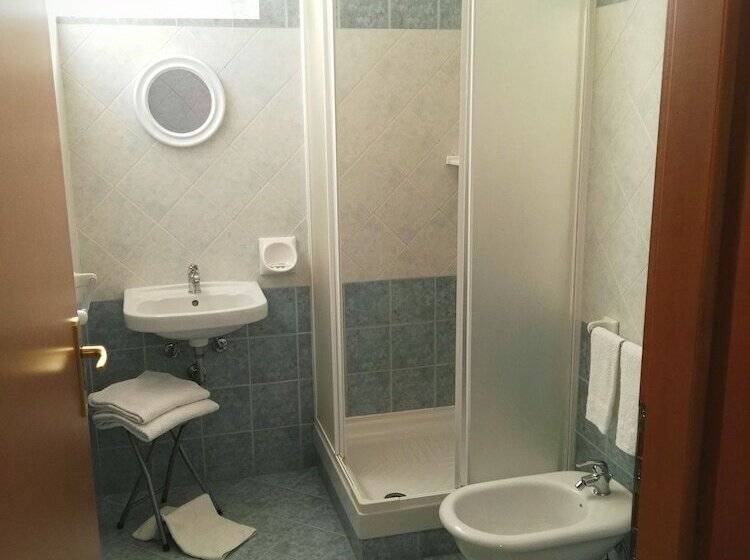 חדר סופריור לשלושה, Cloris Guest House