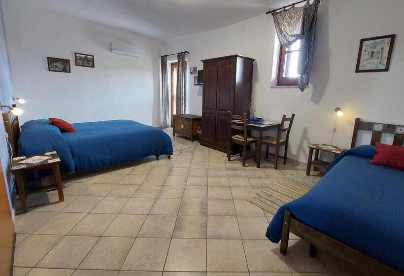 חדר סופריור לשלושה, Cloris Guest House