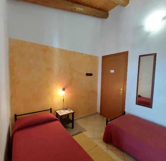 חדר משפחתי, Cloris Guest House