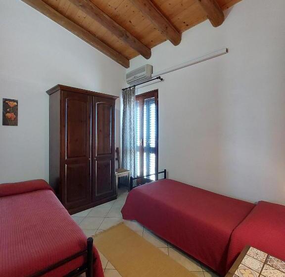 חדר משפחתי, Cloris Guest House