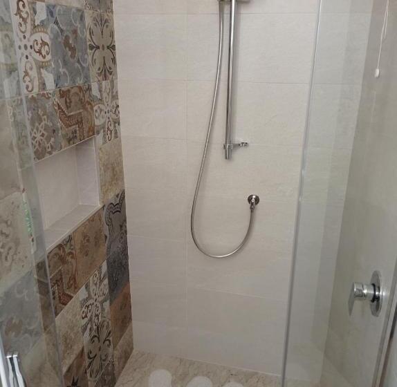 标准三人间, Cofanomare