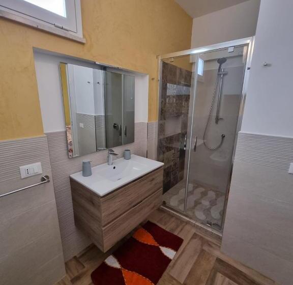 标准三人间, Cofanomare