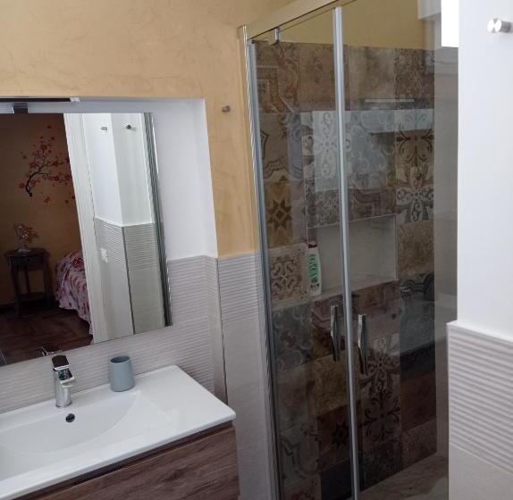 标准三人间, Cofanomare