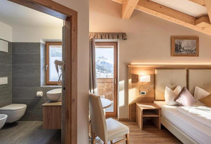 חדר סטנדרט נוף להרים, Albergo Belvedere