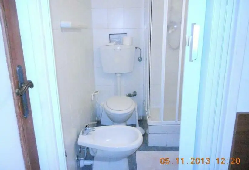 Standard Yhden Hengen Huone, Albergo Villagrande