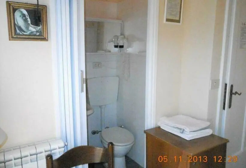 Standard Yhden Hengen Huone, Albergo Villagrande