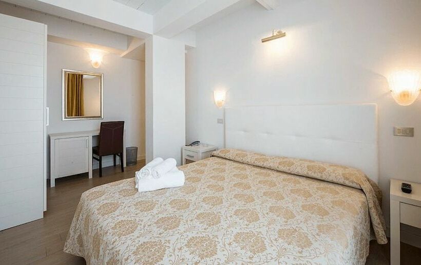 חדר סטנדרט עם מרפסת, Alexander