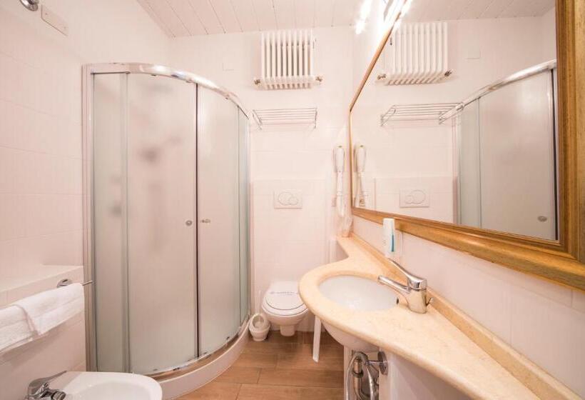 Quarto Estandar com Sacada, Alexander