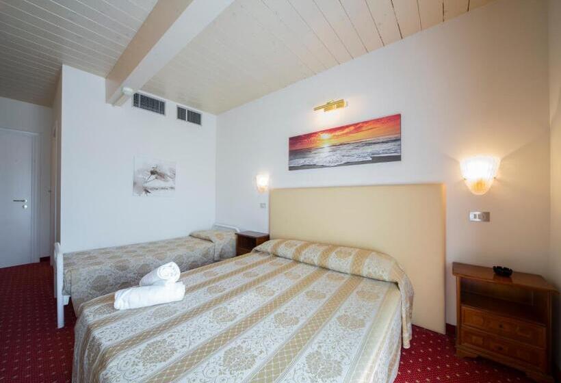 Quarto Triplo Estandar, Alexander