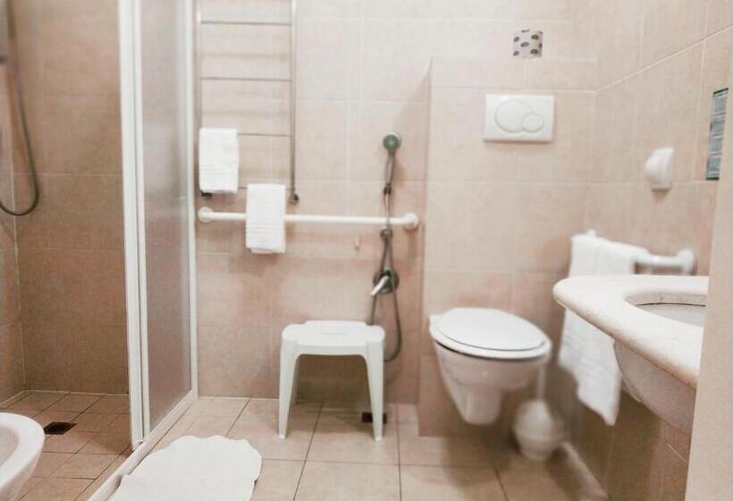 חדר אקונומי, Alexander